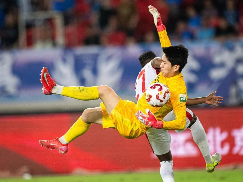 半场-武汉三镇0-0成都蓉城 罗慕洛凌空抽射造险郭嘉宇献精彩扑救